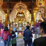 Hàng vạn người đi hội chùa Bái Đính – ngôi chùa có nhiều kỷ lục châu Á Chùa Bái Đính nổi tiếng với tượng Phật Di Lặc bằng đồng lớn nhất Đông Nam Á.