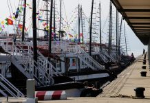 Tàu du lịch tham quan vịnh Hạ Long nằm bờ vì dịch Covid-19 Tàu du lịch tham quan vịnh Hạ Long nằm bờ vì vắng khách /// Ảnh Lã Nghĩa Hiếu