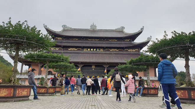 Hàng vạn người đi hội chùa Bái Đính - ngôi chùa có nhiều kỷ lục châu Á - ảnh 6