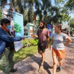 Đề xuất cơ sở cách ly du khách nghi nhiễm Corona gần sân bay Tân Sơn Nhất Sở Du lịch cùng các doanh nghiệp phát khẩu trang miễn phí cho du khách /// Ảnh: Vũ Phượng