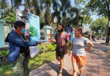 Đề xuất cơ sở cách ly du khách nghi nhiễm Corona gần sân bay Tân Sơn Nhất Sở Du lịch cùng các doanh nghiệp phát khẩu trang miễn phí cho du khách /// Ảnh: Vũ Phượng