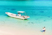 6 nơi hẹn hò lãng mạn nhất Nhật Bản mùa Valentine Một cặp đôi đang chờ thuyền của họ đến Ishigaki-jima