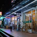 Phố Hàn Quốc ở Sài Gòn đìu hiu, vắng khách hẳn trong dịch Covid-19 Góc phố ẩm thực khu Phú Mỹ Hưng vắng người qua lại /// Ảnh: Như Võ