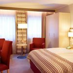 Phòng khách sạn khác ảnh quảng cáo có được đền tiền?