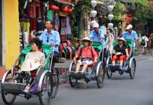 Hội An sẽ xử lý nghiêm hành vi kỳ thị khách Trung Quốc thời dịch virus Corona Xích lô đón đoàn khách Trung Quốc tham quan phố cổ Hội An trước khi dịch virus Corona bùng phát /// ẢNH: MẠNH CƯỜNG