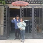 Đưa khách Tây du xuân ngủ quên trên vỉa hè về khách sạn Ông Sidney Alan được đưa về an toàn /// Nguyễn Tú