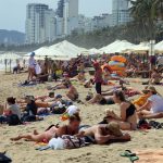 Biển Nha Trang đông khách nước ngoài Biển Nha Trang đông khách nước ngoài