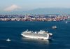 Lý do bệnh dễ lây trên du thuyền Du thuyền Diamond Princess thả neo ngoài khơi Yokohama, phía nam Tokyo vào đầu tháng 2. Con tàu với 3.711 hành khách và thủy thủ đoàn bị cách ly từ 4/2, sau khi một khách Hong Kong nghỉ trên tàu từ tháng 1 dương tính với nCoV. Ảnh: Hiroko Harima/Kyodo News.