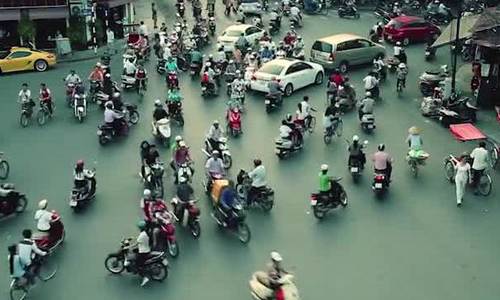 Đường sá Hà Nội khiến khách Tây phát hoảng khi xem video/Video quay đường phố Hà Nội khiến khách Tây