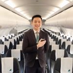 Tiếp viên Bamboo Airways trả lại hơn 100 triệu cho hành khách Tiếp viên trưởng Phạm Đức Giáp trả lại hơn 100 triệu cho khách quên trên máy bay.