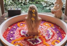 Những bồn tắm hoa tuyệt mỹ cho các cặp đôi ở Bali Nhung bon tam hoa tuyet my cho cac cap doi o Bali hinh anh 1 f362cb3684ec3d05dffdbe8175879ad5_1.jpg