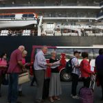 Hàng trăm khách trên tàu Westerdam về nước Hành khách rời tàu MS Westerdam cập cảng ở Sihanoukville. Ảnh: Chor Sokuntemat/Khmer Times.