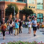 Quảng bá điểm đến Việt Nam an toàn Du khách phương Tây bình thản tham quan các điểm đến ở TP HCM mà không cần khẩu trang. Ảnh: Nguyễn Nam