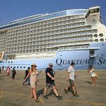 Công ty Việt Nam đón khách tàu Westerdam ở Campuchia