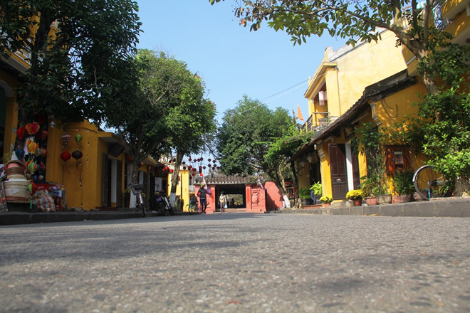 Hàng quán phố cổ Hội An ế khách, du lịch thiệt hại vì dịch Corona - ảnh 10