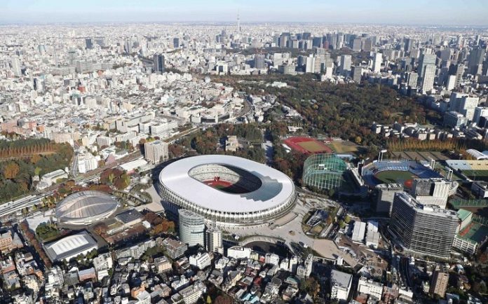 Sân vận động quốc gia mới của Tokyo được khánh thành vào tháng 12/2019 sau 3 năm thi công, với tổng chi phí xây dựng khoảng 1,4 tỷ USD. Sân vận động này sẽ là nơi  tổ chức lễ khai mạc và bế mạc cho Olympic và Paralympic 2020. Ngoài ra, nó cũng sẽ được sử dụng cho các trận đấu bóng đá và các cuộc thi điền kinh khác. Ảnh: Japan Foward.