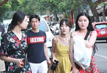 Ảnh hưởng dịch Covid-19, khách Hàn Quốc đến Nha Trang giảm, 10 chuyến bay mỗi ngày Khách Hàn Quốc tham quan Nha Trang /// Ảnh: Nguyễn Chung