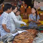 Dừng Ngày hội Mắm An Giang vì virus corona Du khách mua khô, mắm tại TP.Châu Đốc /// Trần Ngọc