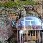 Ngủ trong hộp kính treo vách đá Ngủ trong hộp kính trên vách đá