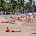 Biển Nha Trang đông khách Tây sau ảnh hưởng của dịch Covid-19 Bien Nha Trang dong khach Tay sau anh huong cua dich Covid-19 hinh anh 1 nha_trang_zing_1_.jpg