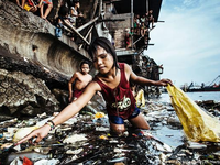 “Cô bé nhặt rác thải nhựa” đoạt giải Ảnh năm 2019 của UNICEF