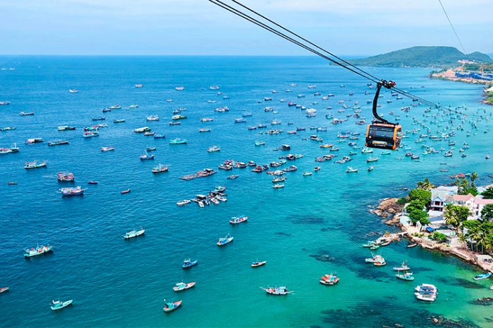 Nhiều điểm đến trong nước như Phú Quốc, Quy Nhơn, Phú Yên được đánh giá là an toàn để du lịch trong thời gian dịch Covid-19. Ảnh: Shutterstock.