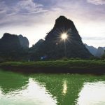 Chiêm ngưỡng ‘mắt thần’ núi Chiêm ngưỡng mắt thần núi - Ảnh 1.
