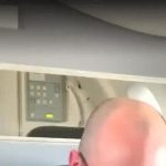 Tranh cãi về quyền ngả ghế trên máy bay Tranh cãi về người có lỗi trên máy bay