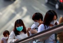 Cách bảo vệ bản thân khi du lịch trong mùa dịch Covid-19 Người dân tự bảo vệ mình bằng nhiều biện pháp trong mùa dịch Covid-19