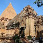 Khách Trung Quốc bị kẹt hạn chế ra ngoài Tháp bà Ponagar ở Nha Trang ngày 3/2 vắng khách do ảnh hưởng của dịch viêm phổi. Ảnh: Xuân Ngọc.