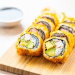 Nguồn gốc của sushi California Không chỉ phổ biến tại Bắc Mỹ, California rolls là món ăn được cả thế giới ưa chuộng. Ảnh: Envato.