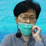 Hong Kong ‘cấm cửa’ du khách quốc tế Bà Carrie Lam trong buổi họp báo chiều 23/3. Ảnh: Xiaomei Chen/SCMP.
