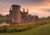 Đổ xô ra đảo xa để tránh Covid-19 Trên ảnh là lâu đài Caerlaverock, gần thị trấn Dumfries. Ảnh: Visit scotland.