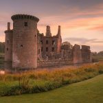 Đổ xô ra đảo xa để tránh Covid-19 Trên ảnh là lâu đài Caerlaverock, gần thị trấn Dumfries. Ảnh: Visit scotland.