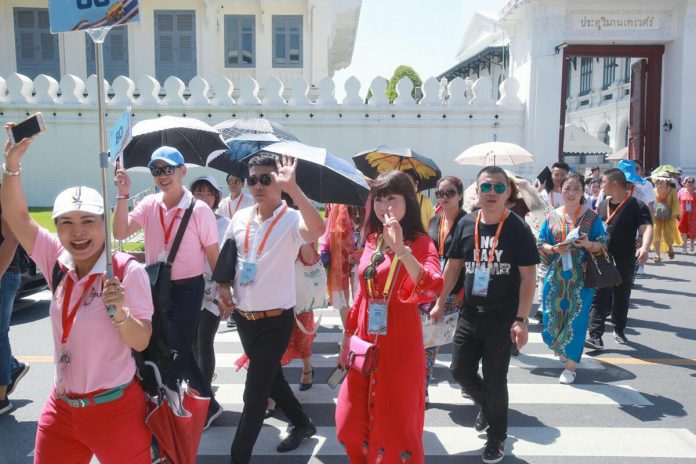Khách Trung Quốc đến thăm Hoàng Cung ở Bangkok năm 2018. Ảnh: Bangkokpost.