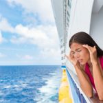 Rủi ro ít ngờ trên du thuyền Trong trường hợp bạn không thể chịu đựng được việc say sóng, hãy tới gặp bác sĩ trên tàu để được hỗ trợ tốt nhất. Ảnh: Pinterest/Rolcruise.