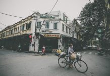 Hà Nội ‘nhà nào ở nhà đó’, phố cổ vắng tanh chưa từng thấy Đường phố vắng người lại qua khiến phố cổ Hà Nội trông thật khác lạ. /// Giang Ngọc