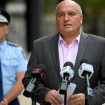 Bị phạt tiền vì rời nhà khi cách ly Người đứng đầu cơ quan cảnh sát bang New South Wales David Elliott chỉ trích những người cố tình không tuân thủ quy tắc cách ly là liều lĩnh, ngu ngốc và có thể gây nguy hiểm cho người khác. Ảnh: EPA.