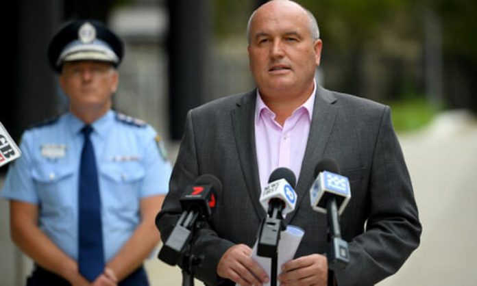 Người đứng đầu cơ quan cảnh sát bang New South Wales David Elliott chỉ trích những người cố tình không tuân thủ quy tắc cách ly là liều lĩnh, ngu ngốc và có thể gây nguy hiểm cho người khác. Ảnh: EPA.