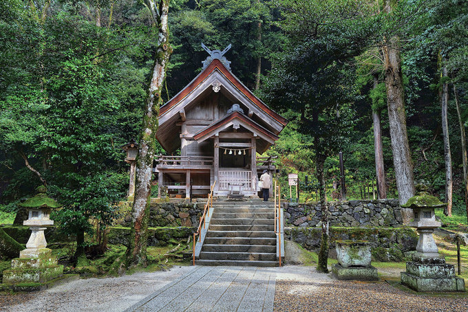 Ngôi đền cầu duyên nổi tiếng Nhật Bản