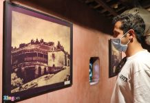 Hội An yêu cầu du khách đeo khẩu trang khi vào thành phố Hoi An yeu cau du khach deo khau trang khi vao thanh pho hinh anh 1 1_zing_9_1_.jpg