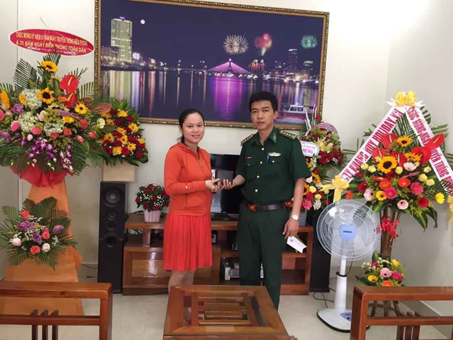 Nhiều du khách đến Đà Nẵng bất ngờ khi nhận lại tài sản đánh rơi - ảnh 1