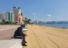Ảnh hưởng bởi dịch Covid-19, các điểm du lịch Nha Trang hiu hắt chưa từng thấy! Bờ biển Nha Trang vắng khách sáng 24.3 /// Ảnh: Nguyễn Chung