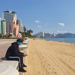 Ảnh hưởng bởi dịch Covid-19, các điểm du lịch Nha Trang hiu hắt chưa từng thấy! Bờ biển Nha Trang vắng khách sáng 24.3 /// Ảnh: Nguyễn Chung