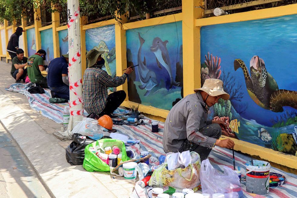 Bức tường bích họa ở Nha Trang: Chuẩn bị để đón du khách sau dịch Covid-19 - ảnh 2