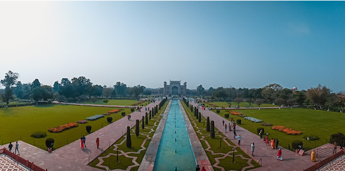 Trong hành lý của mình, travel blogger mang theo chiếc điện thoại Realme C3 để liên lạc và lưu giữ những khoảnh khắc đẹp. Chàng trai yêu du lịch đã chụp lại toàn bộ khu đền nổi tiếng của Ấn Độ bằng chế độ Panorama của Realme C3.