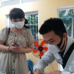 Nhiều du khách đến Đà Nẵng bất ngờ khi nhận lại tài sản đánh rơi Chị Kudo Yuka nhận lại điện thoại đánh rơi tại biển Đà Nẵng /// Nguyễn Tú