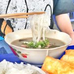 Độc lạ: Vì sao người miền Tây đã ăn bún còn kèm với cháo lòng? Bún ăn kèm cháo là món phổ biến ở An Giang. /// Henry Dương