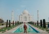 Khám phá Ấn Độ cùng travel blogger Mở đầu hành trình, travel blogger Tô Đi Đâu (tên thật là Tô Thái Hùng) ghé thăm ngôi đền Taj Mahal, thành phố Arga, bang Utar Pradesh. Ngôi đền là biểu tượng về tình yêu bất diệt, đây là công trình do vua Shah Jahan xây dựng để tưởng nhớ người vợ thứ ba, hoàng hậu Mumtaz Mahal.