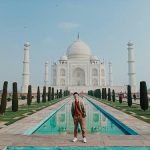Khám phá Ấn Độ cùng travel blogger Mở đầu hành trình, travel blogger Tô Đi Đâu (tên thật là Tô Thái Hùng) ghé thăm ngôi đền Taj Mahal, thành phố Arga, bang Utar Pradesh. Ngôi đền là biểu tượng về tình yêu bất diệt, đây là công trình do vua Shah Jahan xây dựng để tưởng nhớ người vợ thứ ba, hoàng hậu Mumtaz Mahal.